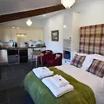 Apartment District, Mountain Views, Accessible Bothy *